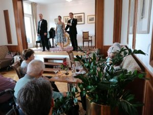 Die Initiative "Kunst auf Rädern" zu Gast in der Villacher Seniorenresidenz Draupark